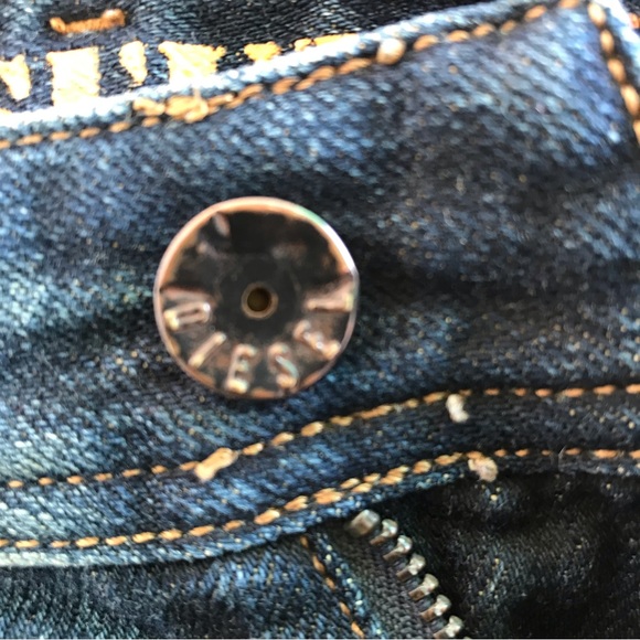 Authentic Diesel ripped denim (32-34) - Picture 5 of 10